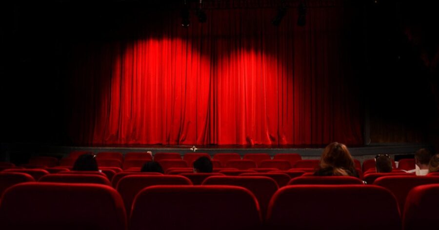 Zebranie lokatorów: Komedia absurdów w Wrocławskim Teatrze Współczesnym
