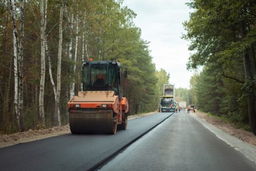 Czesi przyspieszają budowę autostrady D11 do Polski – kluczowa trasa w drodze do Bałtyku!