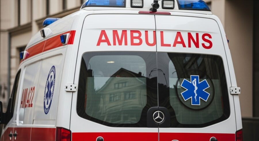 Seniorka w tarapatach: Strażnicy przybyli na ratunek!