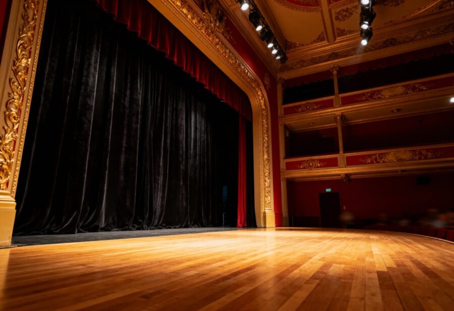 Zanurz się w teatrze z Agatą Skowrońską: Warsztaty pełne kreatywności!