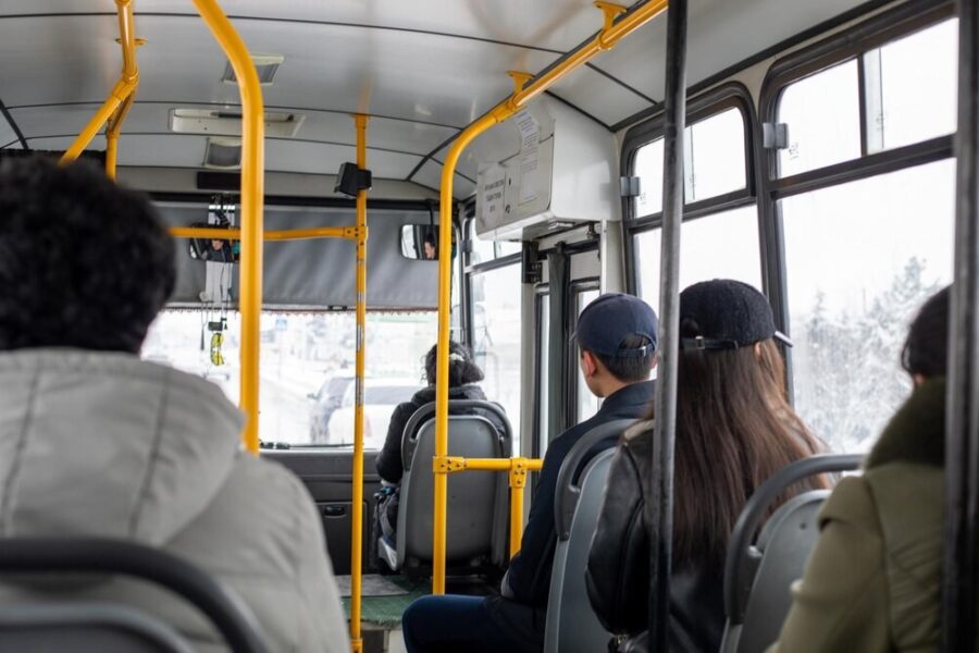 Autonomiczny minibus zdobywa serca pasażerów – 1,2 tys. przejazdów w 10 dni!