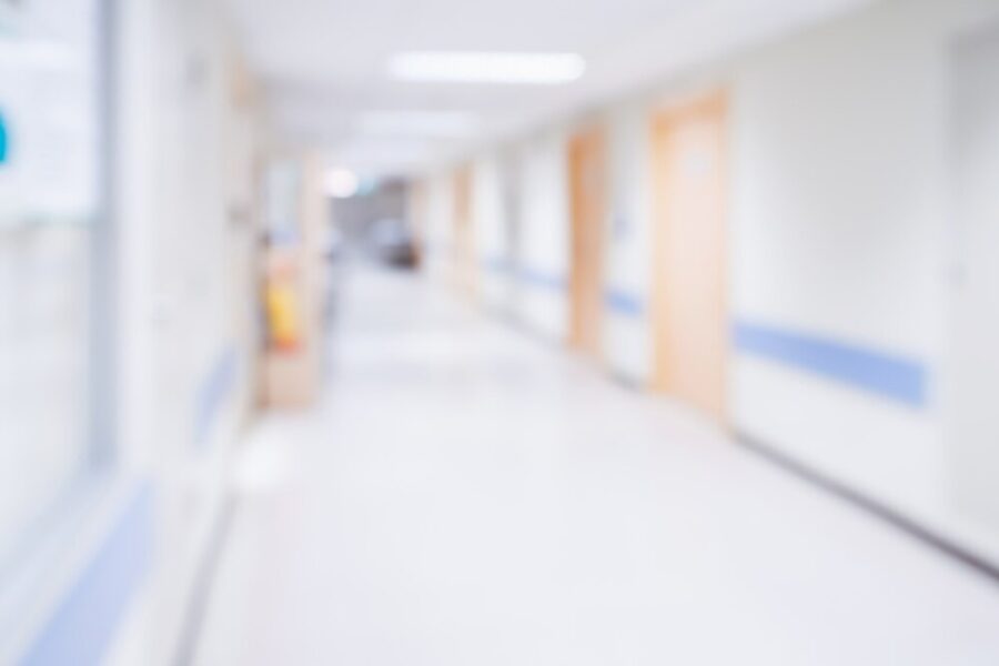Żórawina zwiększa bezpieczeństwo: 10 defibrylatorów AED w gotowości!