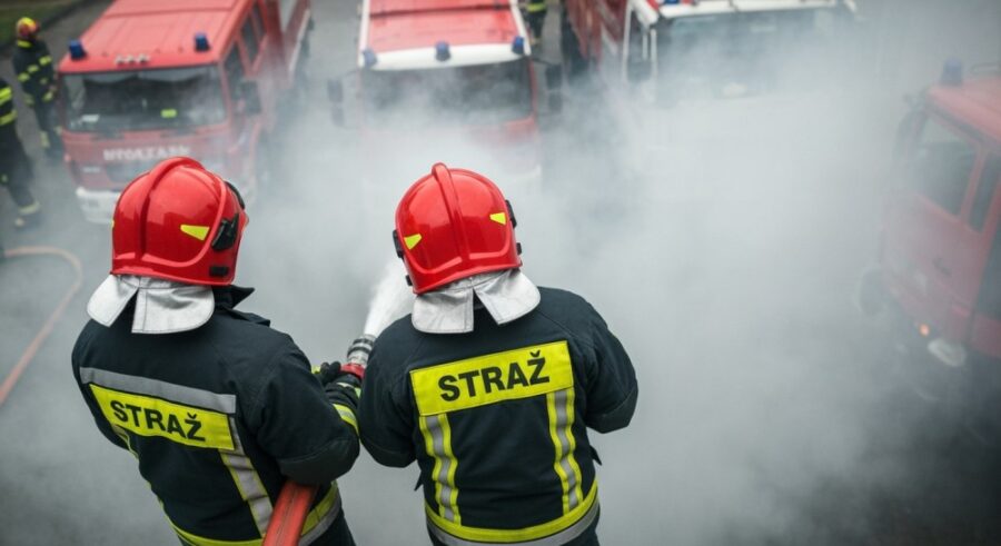 Pożar ciężarówki z jabłkami paraliżuje AOW – kierowcy w tarapatach!