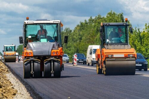 Czesi nie boją się śniegu: budowa autostrady D11 do Polski w toku!