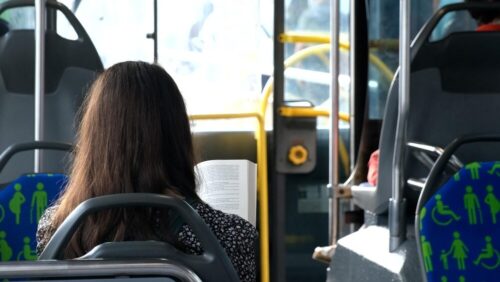 Koniec pociągów do Trzebnicy: Jak poradzić sobie z zastępczymi autobusami?