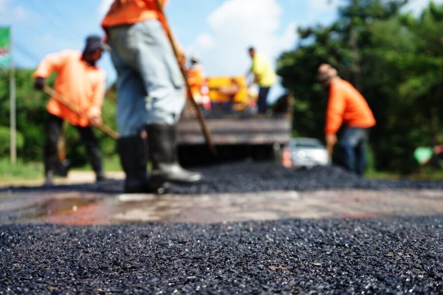 Nowa nawierzchnia na Powstańców Śląskich: Wrocław w drodze do lepszej infrastruktury