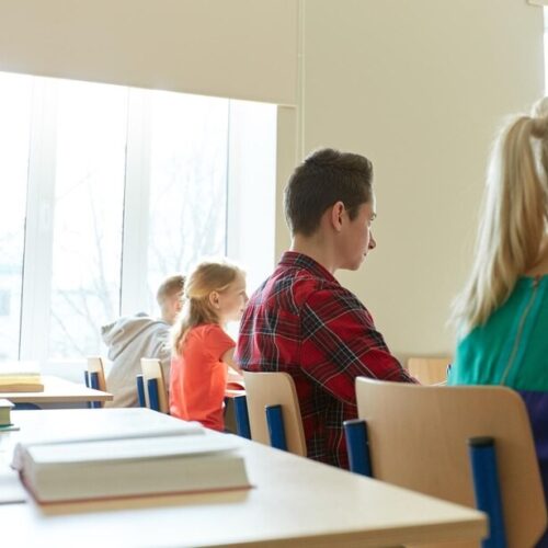 Hejt w sieci: Jak chronić młodzież przed przemocą rówieśniczą?