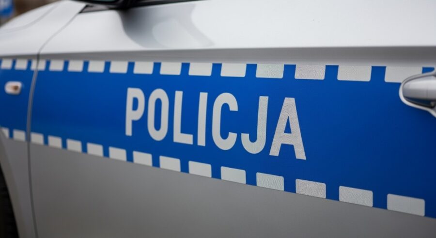 Błyskawiczna interwencja policji ratuje rodzinę przed przemocą
