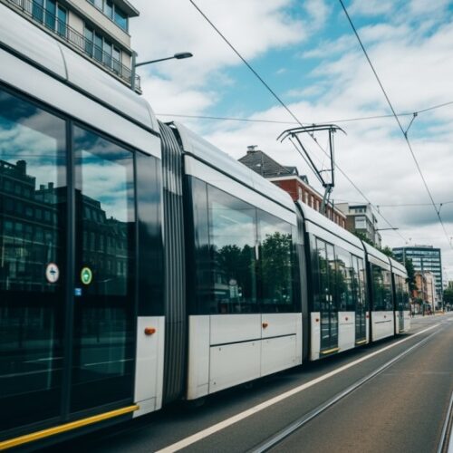 Tramwaje w chaosie: Objazdy z powodu uszkodzonych pantografów!