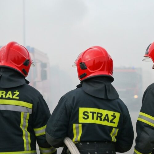 Szybka akcja ratunkowa na wrocławskim parkingu: pożar opanowany!