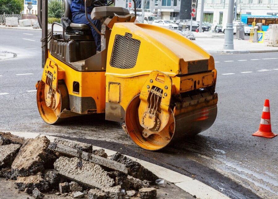 Nowy chodnik na ul. Kurpiów: Rewolucja w miejskiej infrastrukturze!