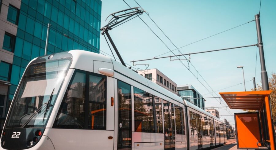 Tramwaje wracają na tory: Nowe trasy i objazdy we Wrocławiu