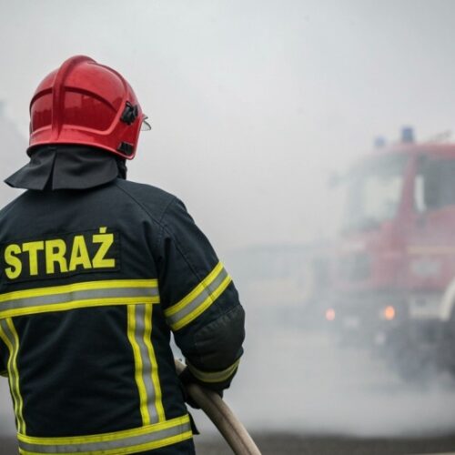 Groźny pożar w warsztacie samochodowym na Szczepinie – szybka akcja strażaków uratowała sytuację!