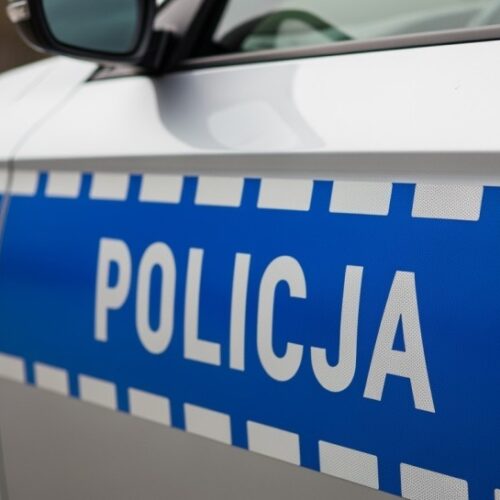 Moc solidarności w akcji: Policja ratuje mężczyznę na wózku