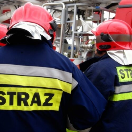 Nowi strażacy z Wrocławia rozpoczynają służbę z dumą i nowym sztandarem