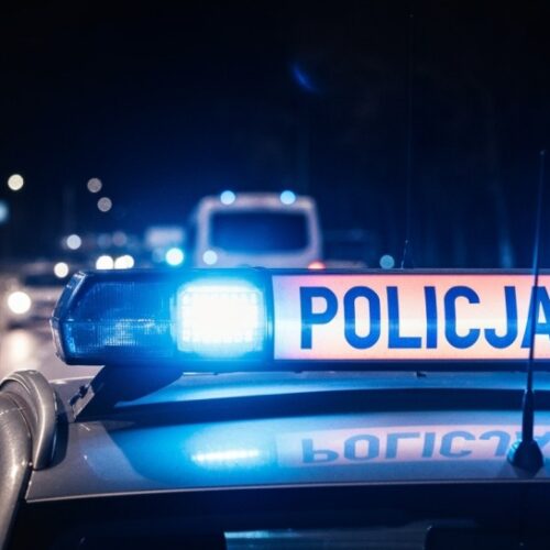 Napaść na dworcu: Młody kibic broni się przed zamaskowanymi napastnikami