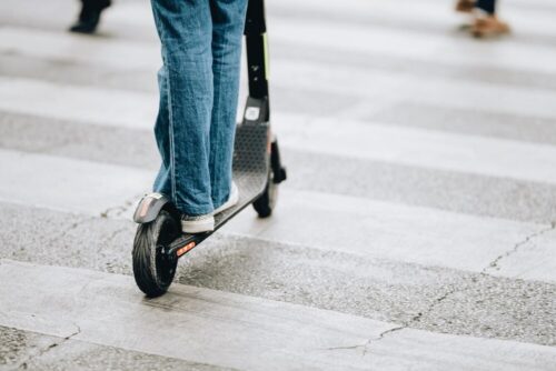 Poważny wypadek motocyklisty na AOW wstrzymuje ruch w kierunku Warszawy