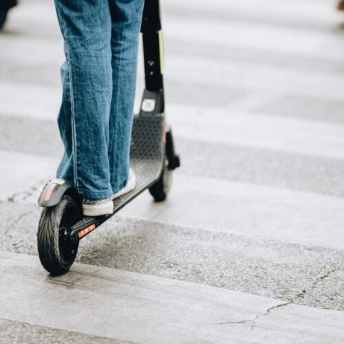 Poważny wypadek motocyklisty na AOW wstrzymuje ruch w kierunku Warszawy