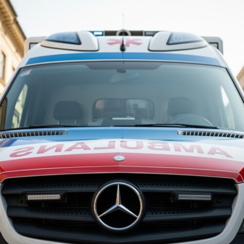 Policja w Jeleniej Górze zapobiega tragedii dzięki szybkiej reakcji obywatela