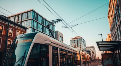 Wrocław w chaosie: Ciężarówka uszkodziła tramwaje na Grabiszyńskiej