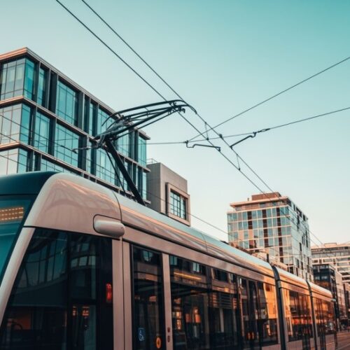 Wrocław w chaosie: Ciężarówka uszkodziła tramwaje na Grabiszyńskiej