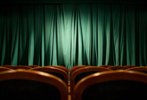 Teatralna rewolucja we Wrocławiu: Jesienne premiery, które musisz zobaczyć!