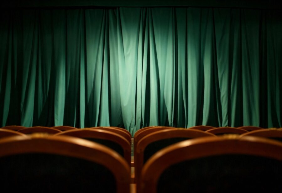 Teatralna rewolucja we Wrocławiu: Jesienne premiery, które musisz zobaczyć!