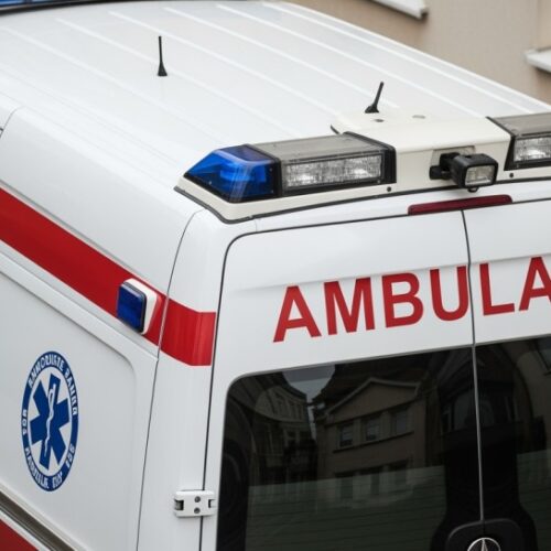 Bezpieczni na drodze: Seniorzy uczą młodszych noszenia odblasków